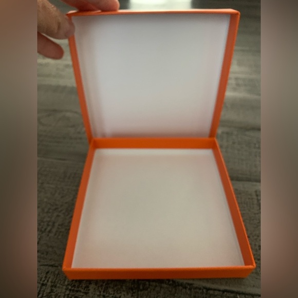 Hermès Orange Box, 5”x5”x1” jewelry box - Picture 2 of 4